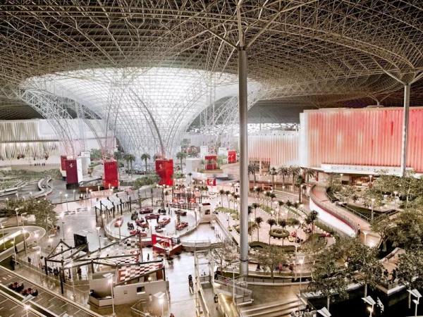 Фото - "Мир увлекательных приключений в Ferrari World"